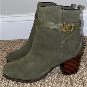 NWOT Dark green suede booties